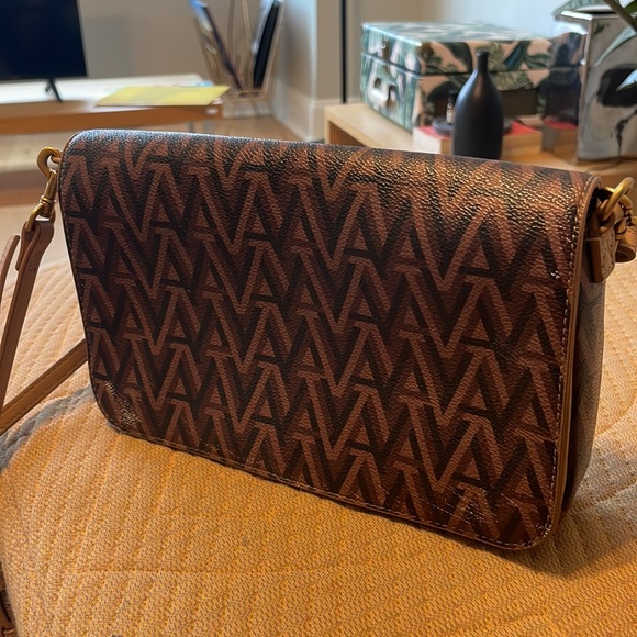 Aritzia Auxiliary crossbody bag - Picture 2 of 8